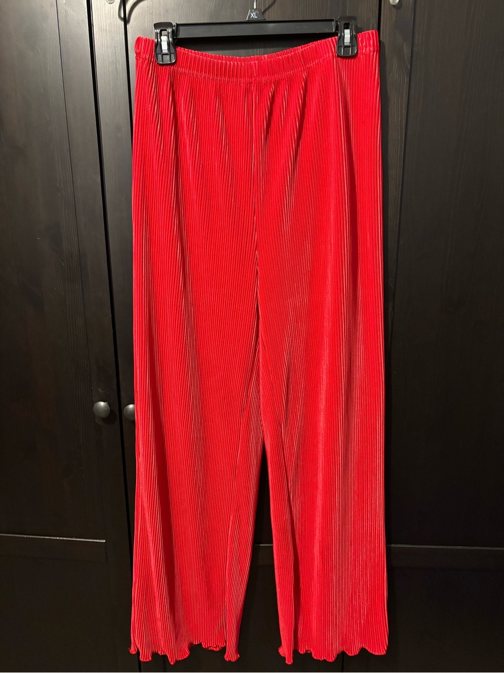 Plisse red pants